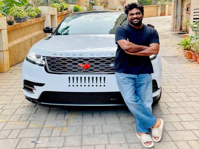 stand up comedian and actor zakir khan buys land rover range rover velar suv worth 90 lakh rupees see photos 97445959